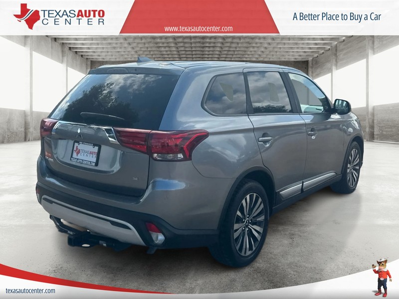 Mitsubishi Outlander Vehicle Full-screen Gallery Image 7