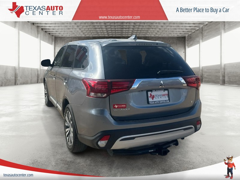 Mitsubishi Outlander Vehicle Full-screen Gallery Image 8