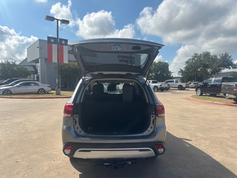 Mitsubishi Outlander Vehicle Full-screen Gallery Image 11
