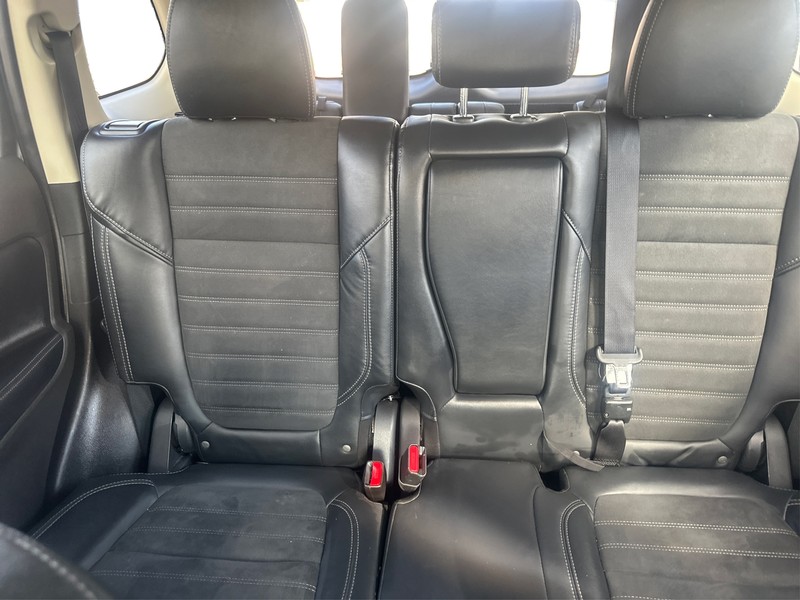 Mitsubishi Outlander Vehicle Full-screen Gallery Image 13