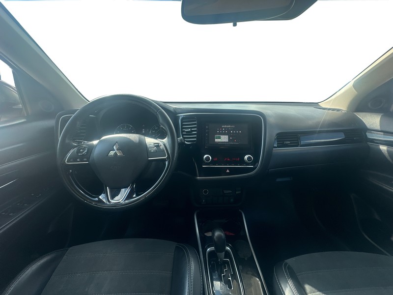 Mitsubishi Outlander Vehicle Full-screen Gallery Image 15