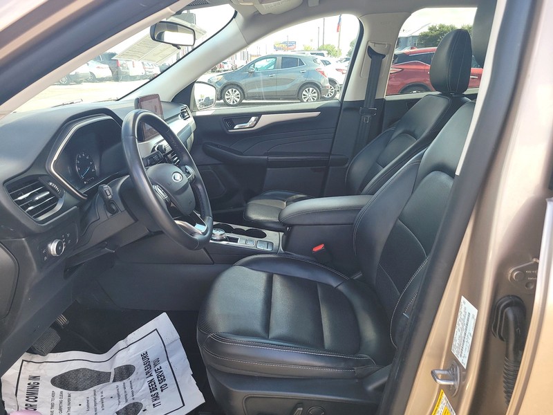 Ford Escape Vehicle Full-screen Gallery Image 9