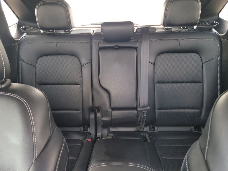 Ford Escape Vehicle Full-screen Gallery Image 13