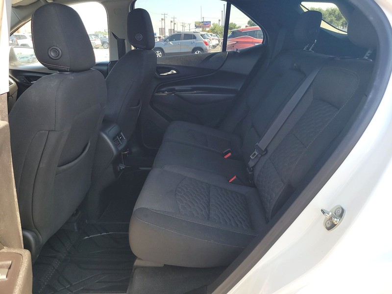 Chevrolet Equinox Vehicle Full-screen Gallery Image 10