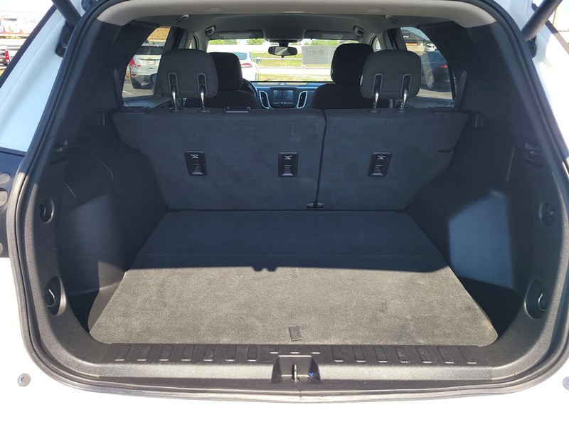 Chevrolet Equinox Vehicle Full-screen Gallery Image 11