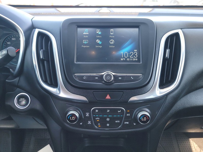 Chevrolet Equinox Vehicle Full-screen Gallery Image 12