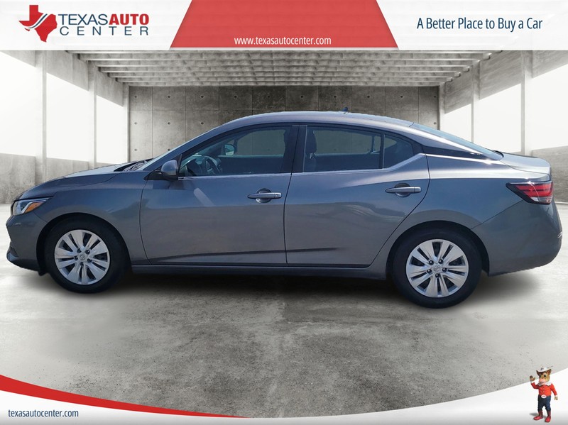 Nissan Sentra Vehicle Full-screen Gallery Image 5