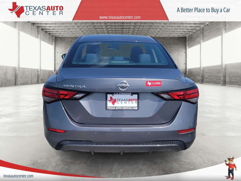 Nissan Sentra Vehicle Full-screen Gallery Image 6