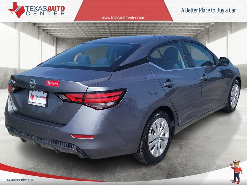 Nissan Sentra Vehicle Full-screen Gallery Image 7