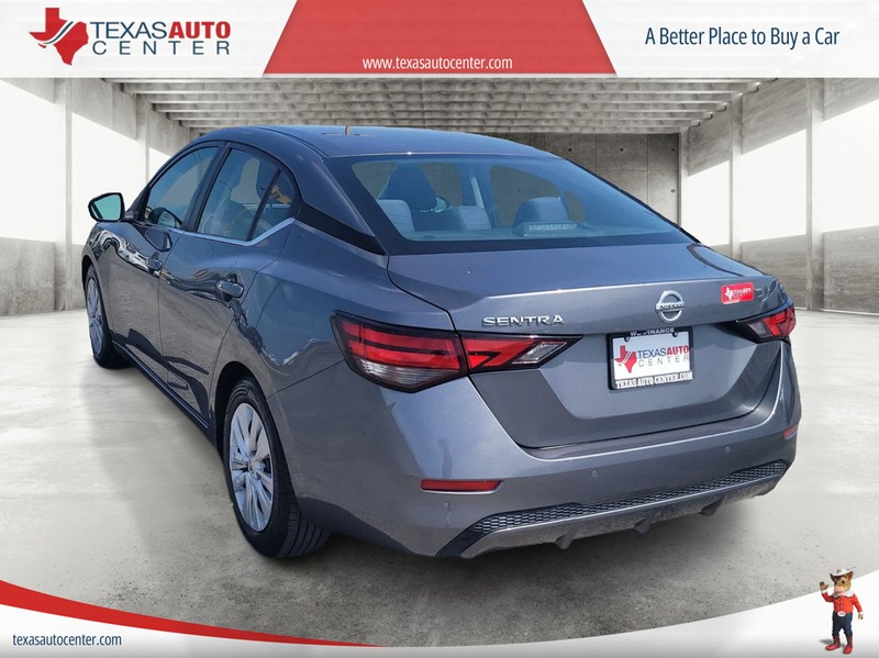 Nissan Sentra Vehicle Full-screen Gallery Image 8