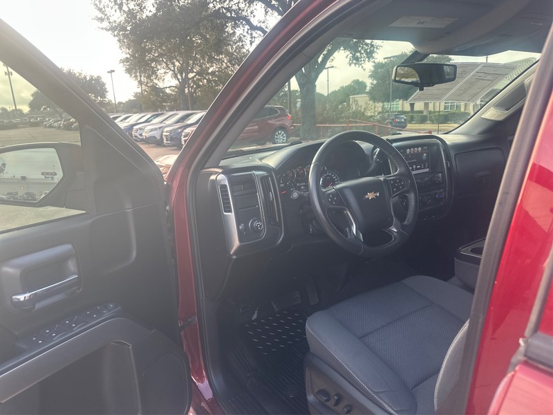 Chevrolet Silverado 1500 Vehicle Full-screen Gallery Image 9