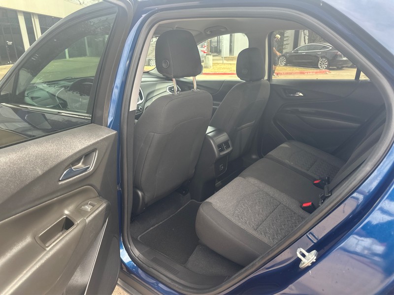 Chevrolet Equinox Vehicle Full-screen Gallery Image 10