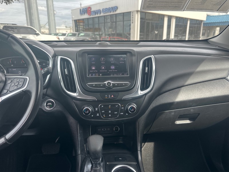 Chevrolet Equinox Vehicle Full-screen Gallery Image 12