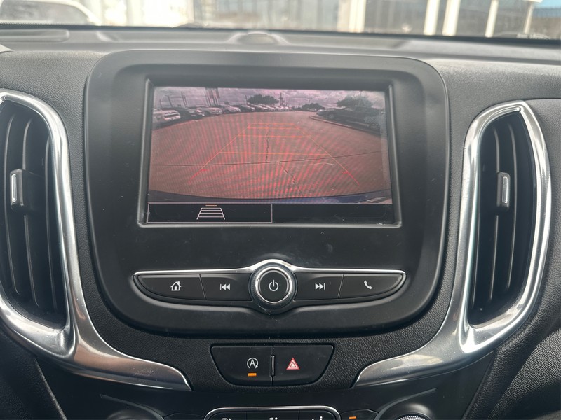Chevrolet Equinox Vehicle Full-screen Gallery Image 17