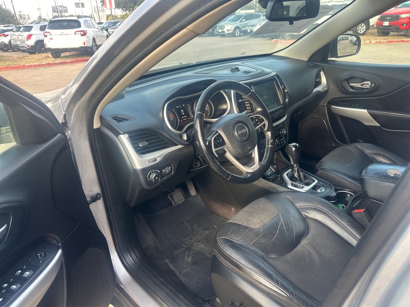 Jeep Cherokee Vehicle Full-screen Gallery Image 8