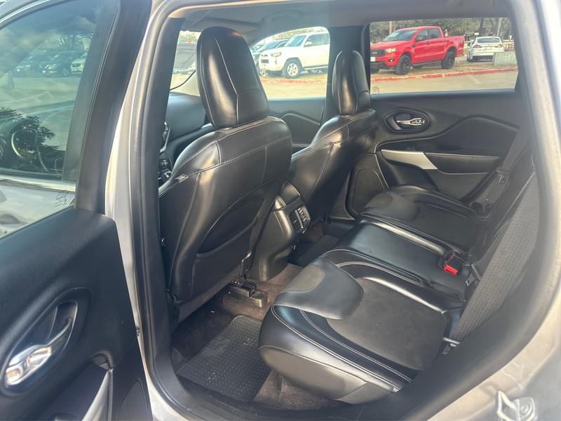 Jeep Cherokee Vehicle Full-screen Gallery Image 9