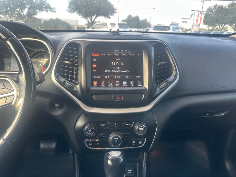 Jeep Cherokee Vehicle Full-screen Gallery Image 11