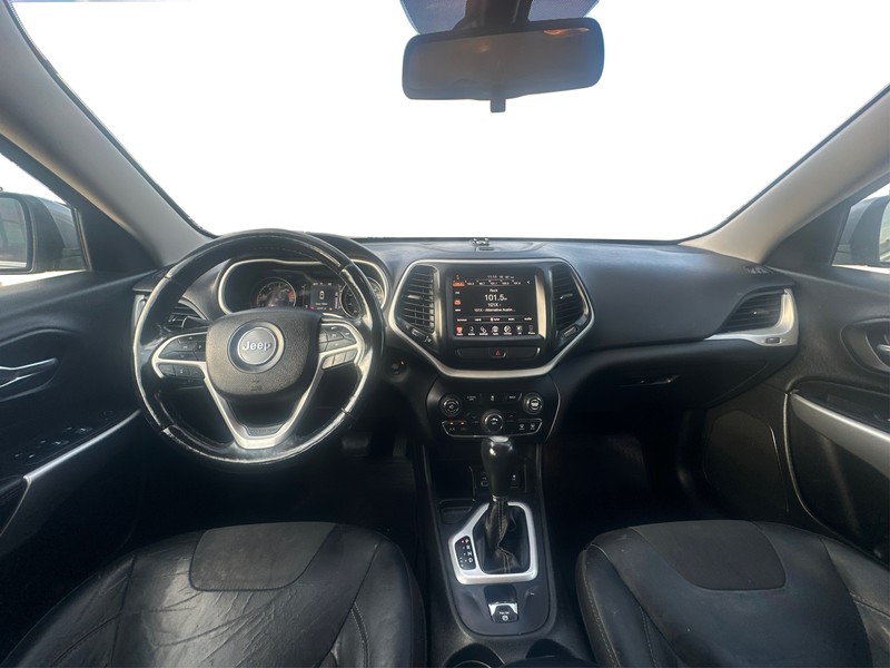 Jeep Cherokee Vehicle Full-screen Gallery Image 15