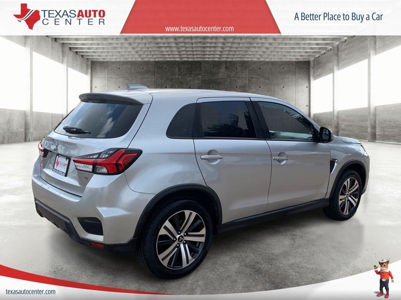 Mitsubishi Outlander Sport Vehicle Full-screen Gallery Image 7