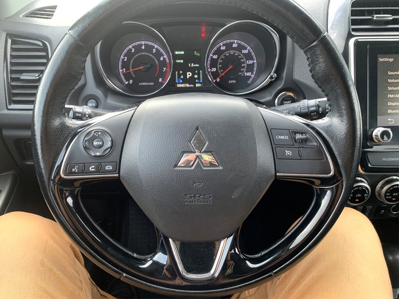 Mitsubishi Outlander Sport Vehicle Full-screen Gallery Image 14