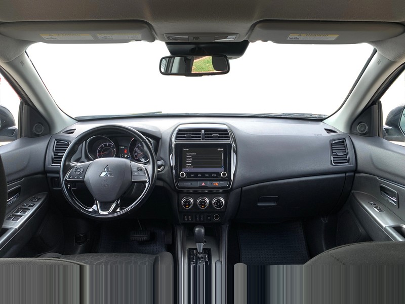 Mitsubishi Outlander Sport Vehicle Full-screen Gallery Image 15