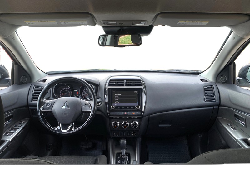 Mitsubishi Outlander Sport Vehicle Full-screen Gallery Image 16