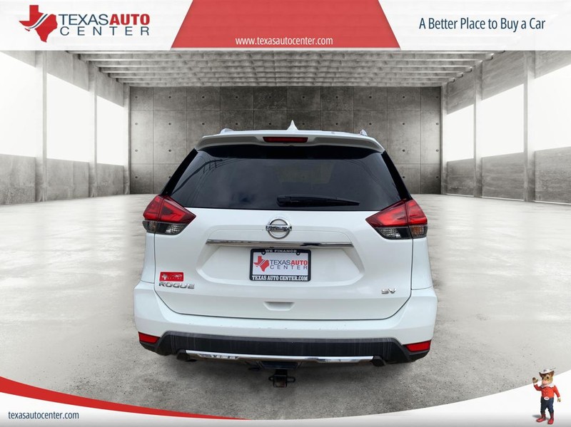 Nissan Rogue Vehicle Full-screen Gallery Image 2