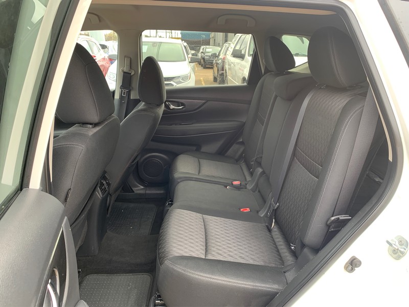 Nissan Rogue Vehicle Full-screen Gallery Image 5