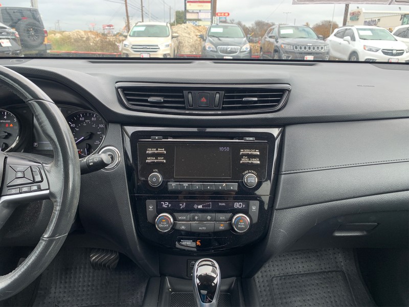 Nissan Rogue Vehicle Full-screen Gallery Image 6