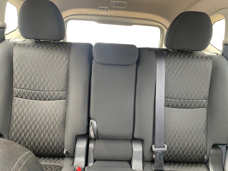 Nissan Rogue Vehicle Full-screen Gallery Image 7