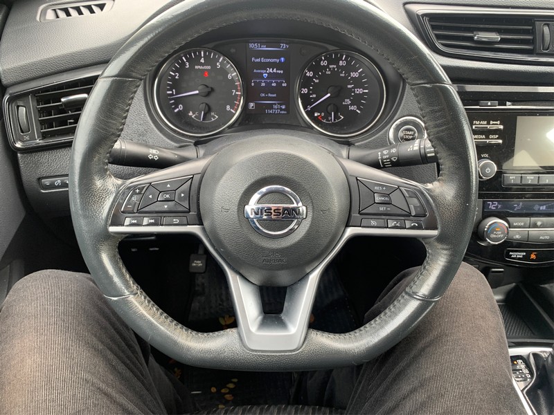 Nissan Rogue Vehicle Full-screen Gallery Image 8