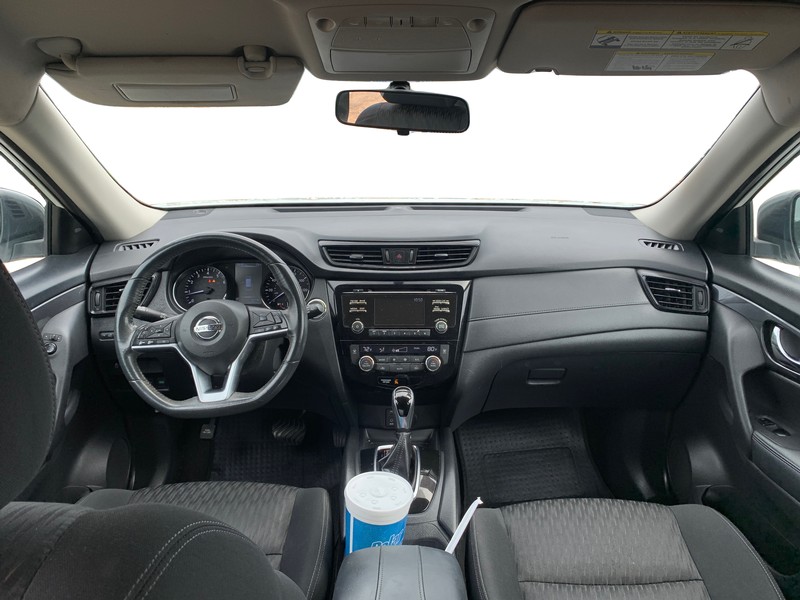 Nissan Rogue Vehicle Full-screen Gallery Image 9