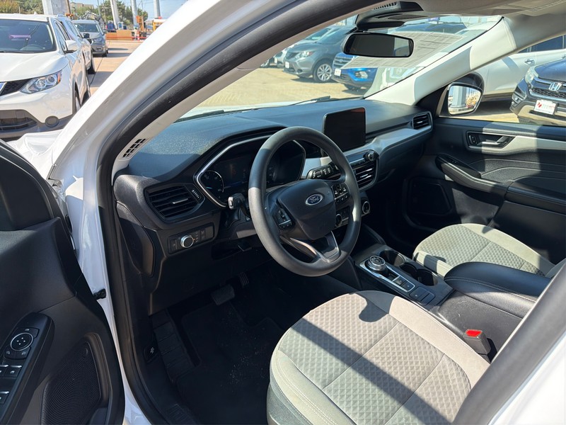 Ford Escape Vehicle Full-screen Gallery Image 8