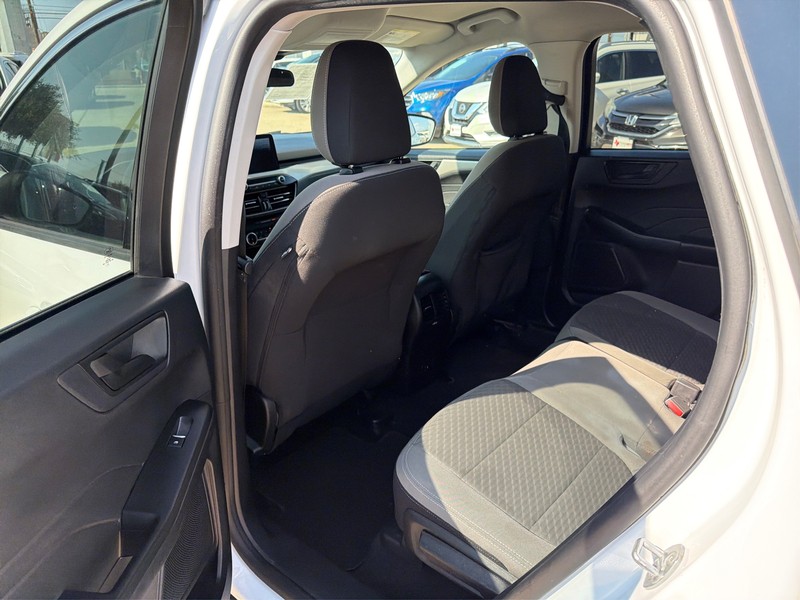 Ford Escape Vehicle Full-screen Gallery Image 9