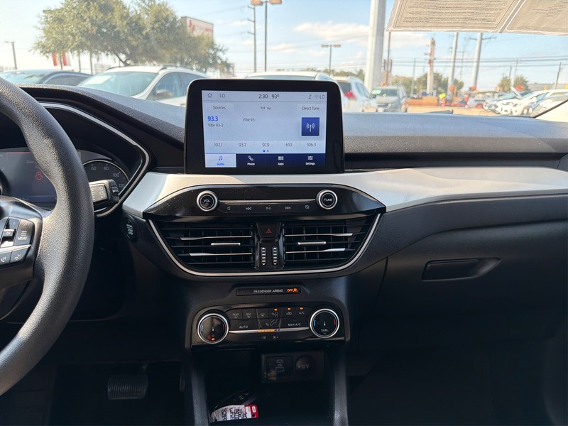 Ford Escape Vehicle Full-screen Gallery Image 11