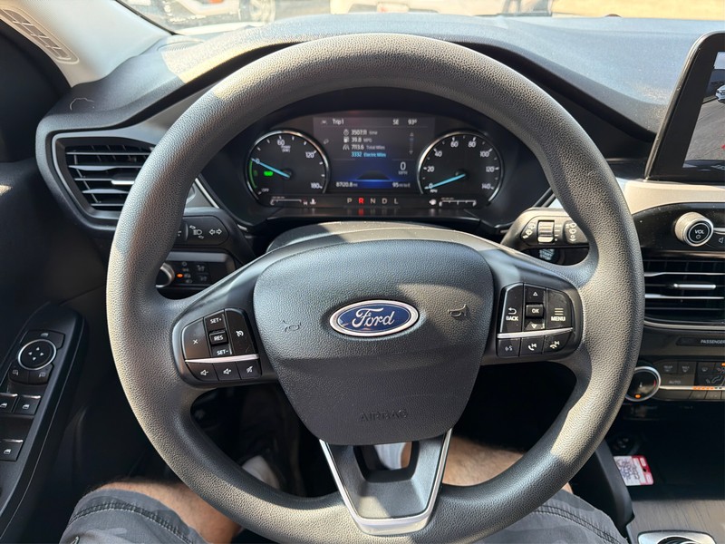 Ford Escape Vehicle Full-screen Gallery Image 13