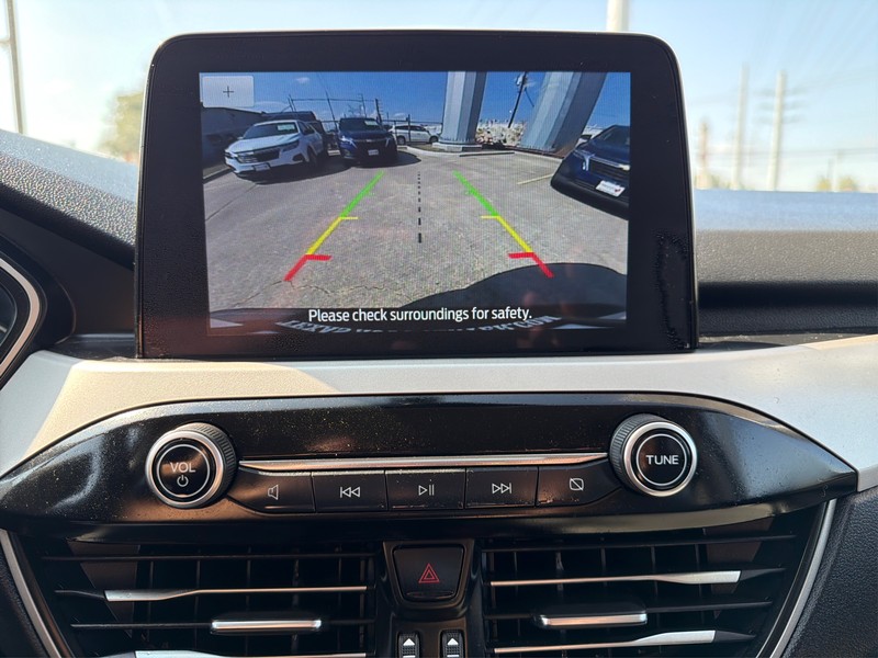 Ford Escape Vehicle Full-screen Gallery Image 16