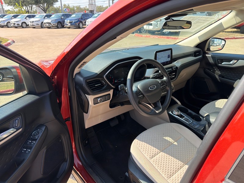 Ford Escape Vehicle Full-screen Gallery Image 9