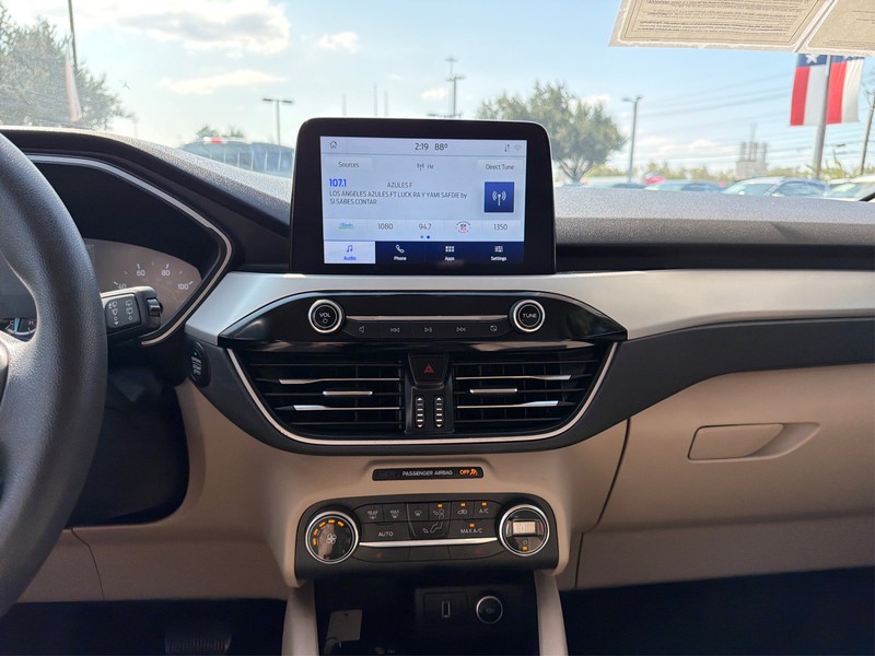 Ford Escape Vehicle Full-screen Gallery Image 12