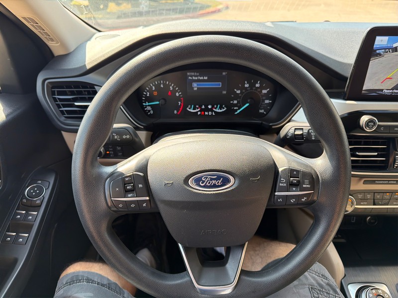 Ford Escape Vehicle Full-screen Gallery Image 14