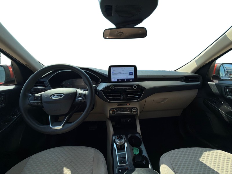 Ford Escape Vehicle Full-screen Gallery Image 16