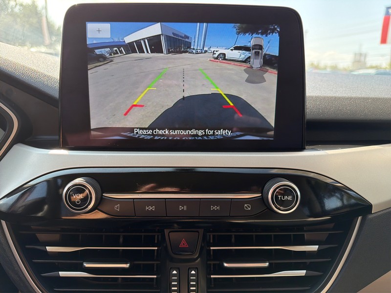 Ford Escape Vehicle Full-screen Gallery Image 17