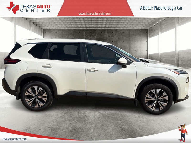 Nissan Rogue Vehicle Full-screen Gallery Image 4