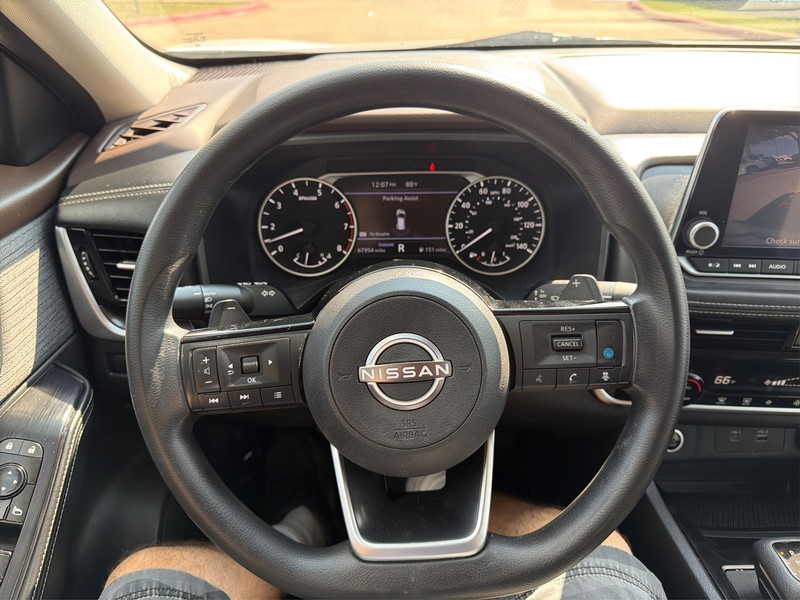 Nissan Rogue Vehicle Full-screen Gallery Image 14