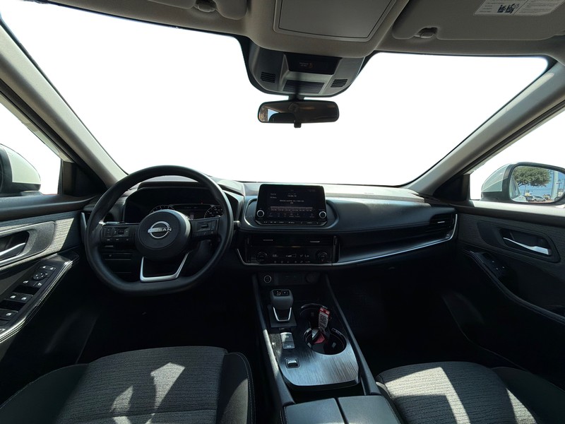 Nissan Rogue Vehicle Full-screen Gallery Image 15
