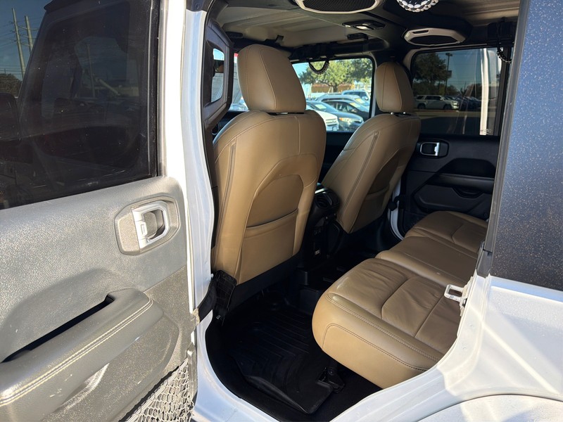 Jeep Wrangler Unlimited Vehicle Full-screen Gallery Image 10