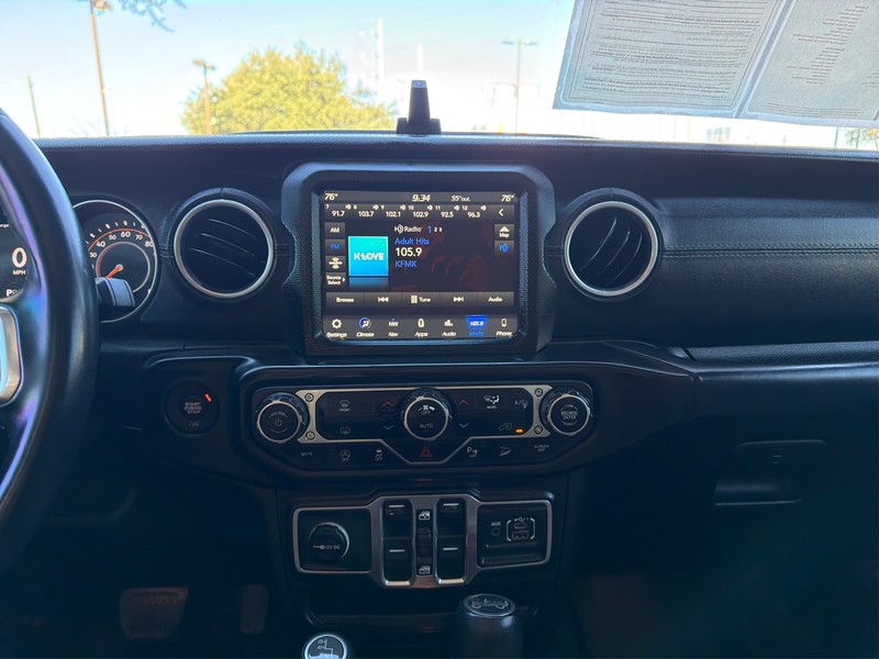 Jeep Wrangler Unlimited Vehicle Full-screen Gallery Image 12