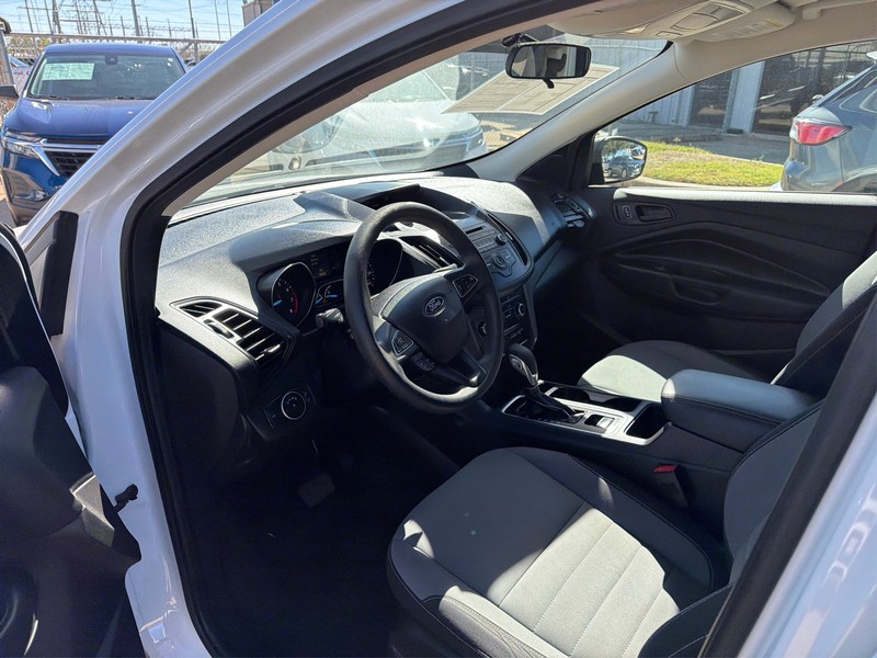 Ford Escape Vehicle Full-screen Gallery Image 9