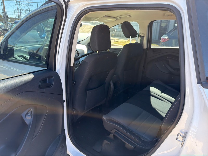 Ford Escape Vehicle Full-screen Gallery Image 10