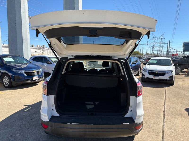 Ford Escape Vehicle Full-screen Gallery Image 11